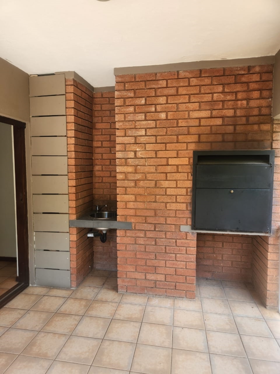 3 Bedroom Property for Sale in Azalea Park North West